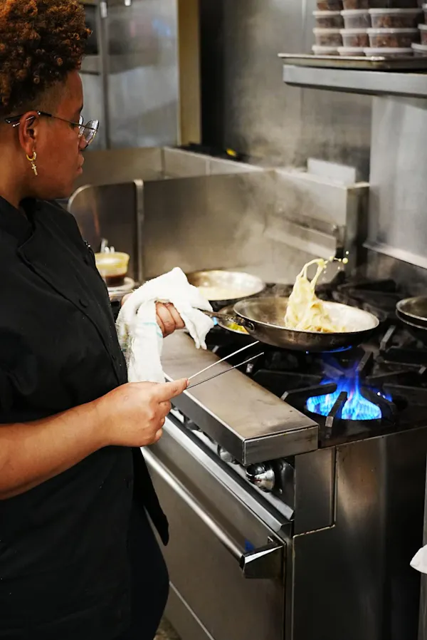 kitchen appliance, cookware and bakeware, kitchen, cooking, kitchen stove, major appliance