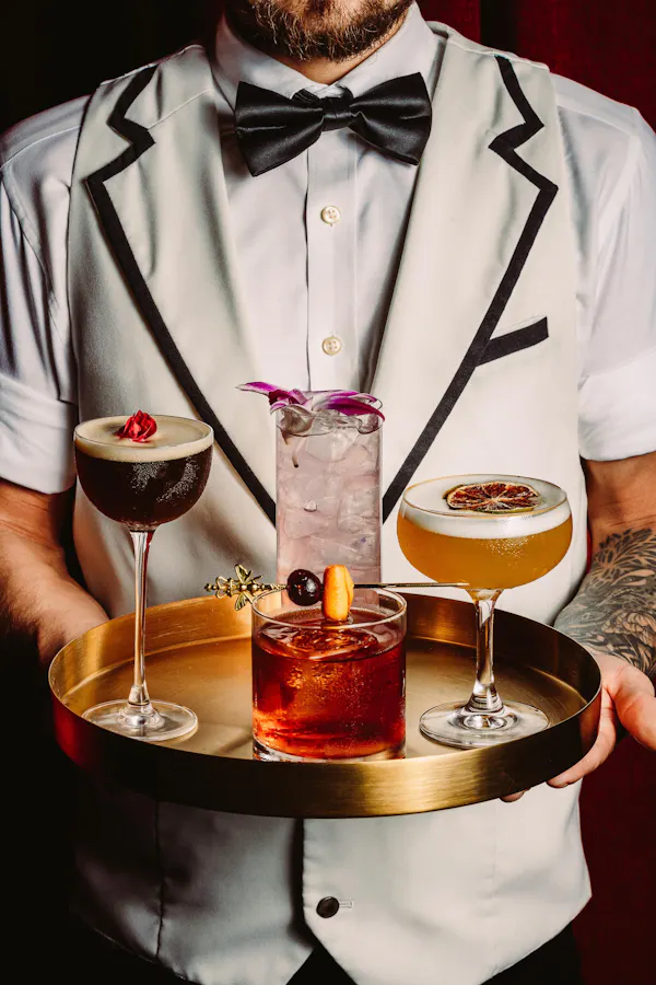 alcoholic drink, liquor, tableware, barware, alcohol, classic cocktail