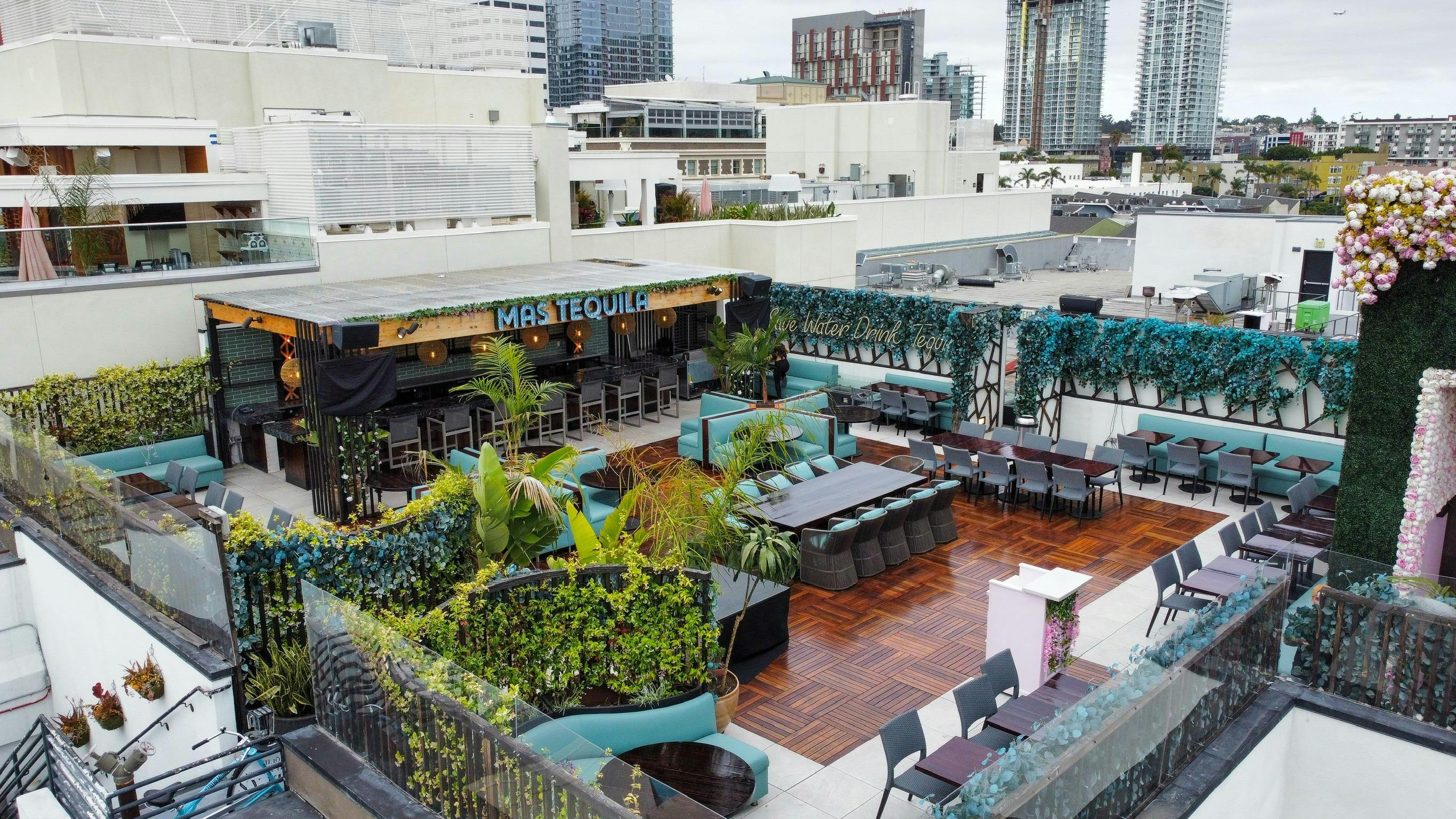 Cielo rooftop lounge