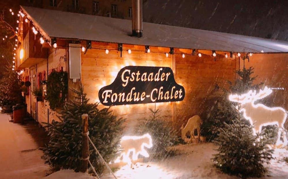Gstaader Fondue Chalet des Berner Sternenmarkt