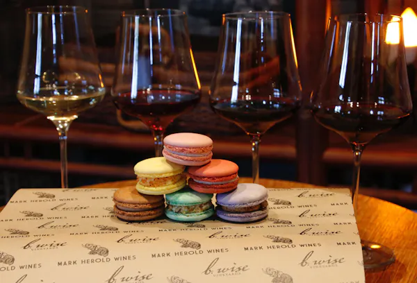 tableware, stemware, wine glass, drinkware, serveware, finger food
