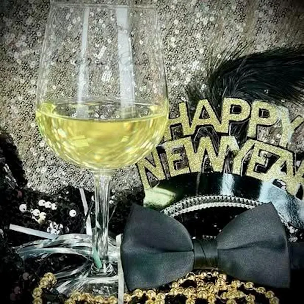 stemware, alcoholic drink, drinkware, wine glass, tableware, barware