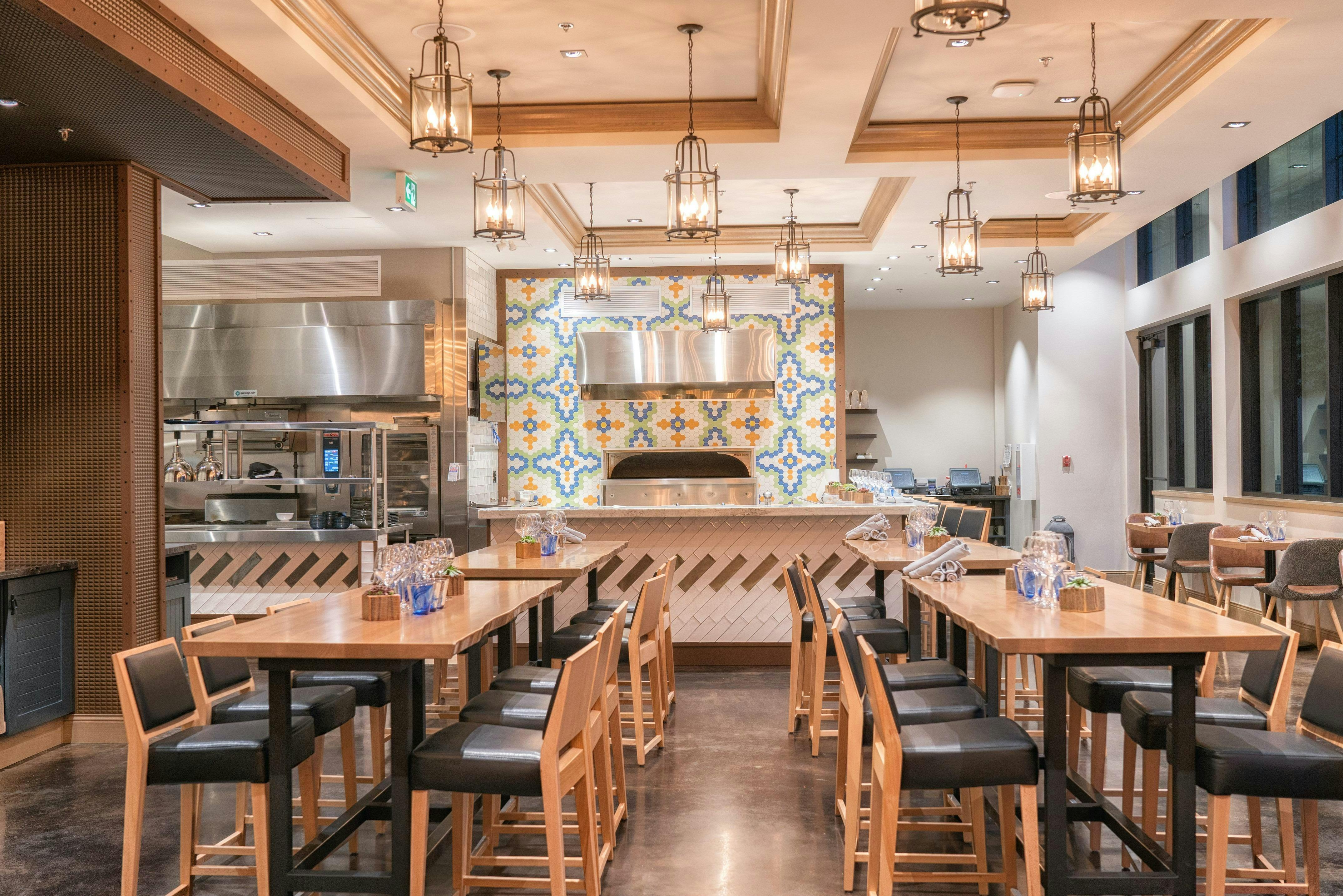 OAK + CRU Social Kitchen & Wine Bar