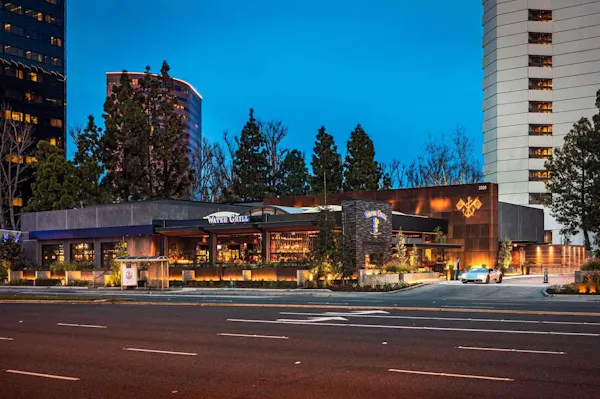 commercial building, mixed-use, restaurant, headquarters