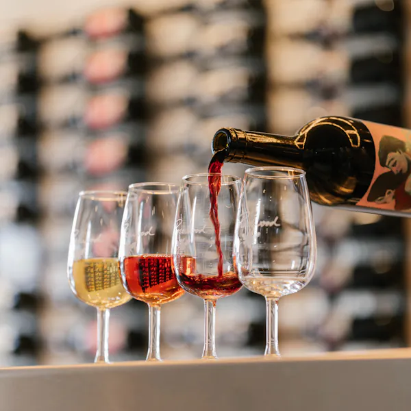 alcoholic drink, stemware, alcohol, barware, liquid, wine glass