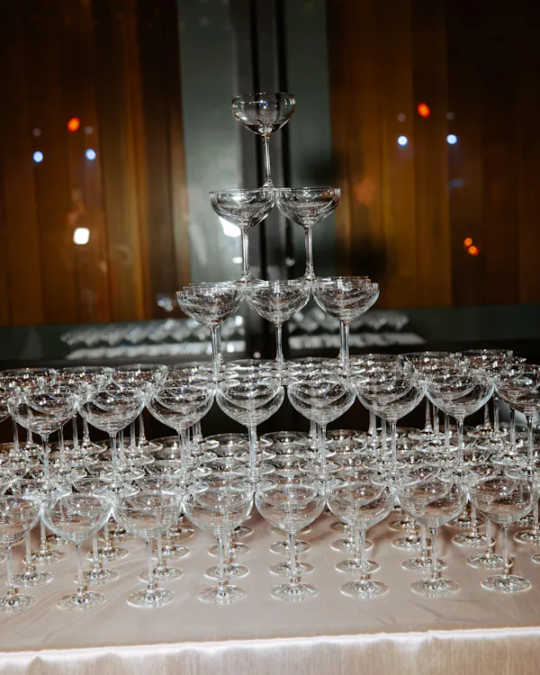 stemware, tableware, drinkware, glass, barware, serveware