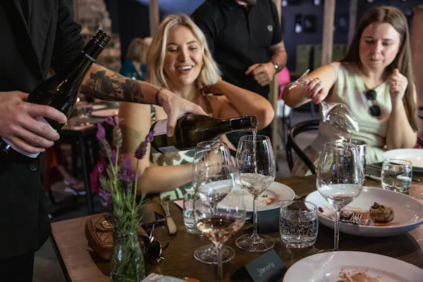 tableware, smile, table, stemware, drinkware, dishware