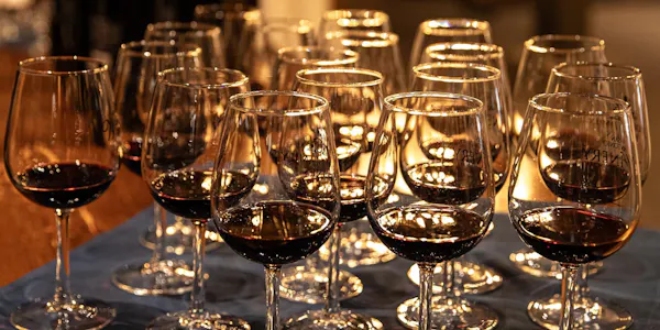 stemware, drinkware, alcoholic drink, tableware, barware, alcohol