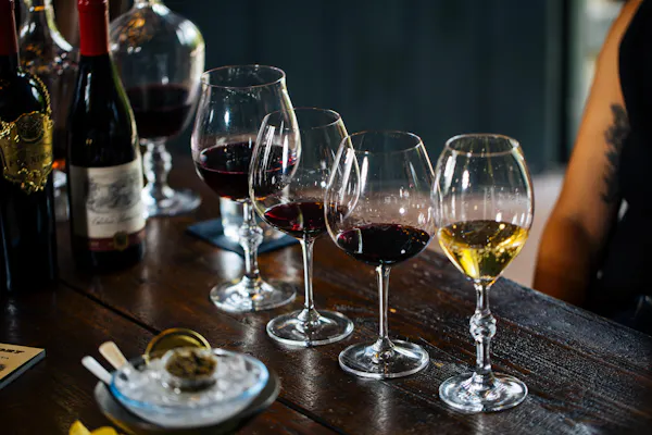 stemware, tableware, drinkware, wine glass, alcoholic drink, barware