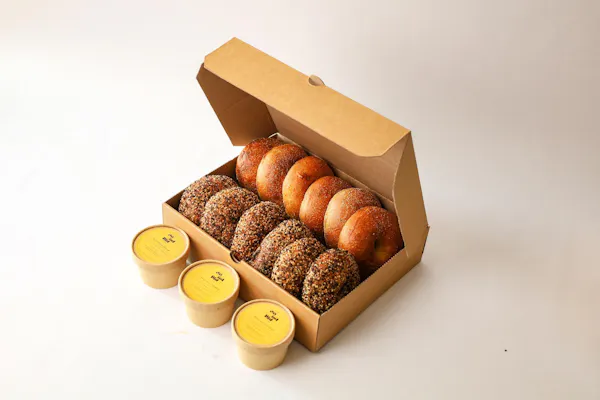 food, ingredient, finger food, dessert, box, bagel