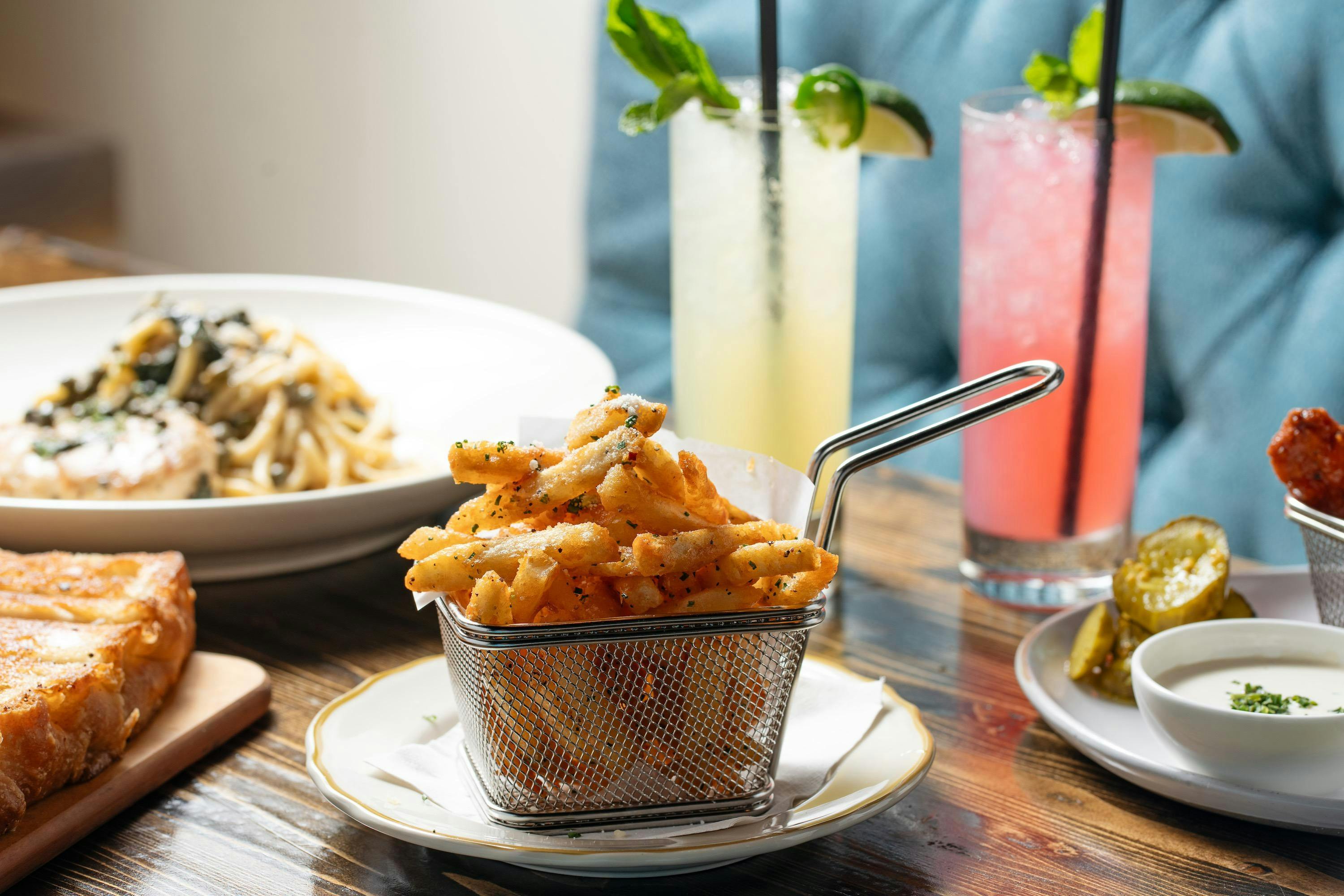 Mo and Hari's Neighborhood Bistro