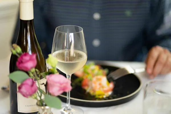 stemware, tableware, drinkware, wine glass, alcoholic drink, barware