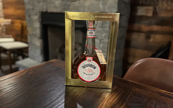 bottle, alcoholic drink, liquor, liquid, glass bottle, alcohol