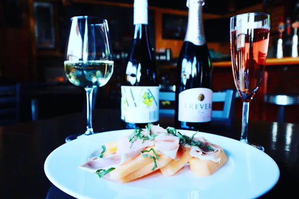 food, tableware, table, stemware, drinkware, bottle
