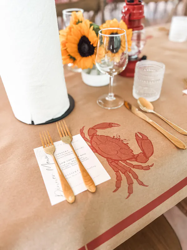 tableware, tablecloth, serveware, dishware, kitchen utensil, cutlery