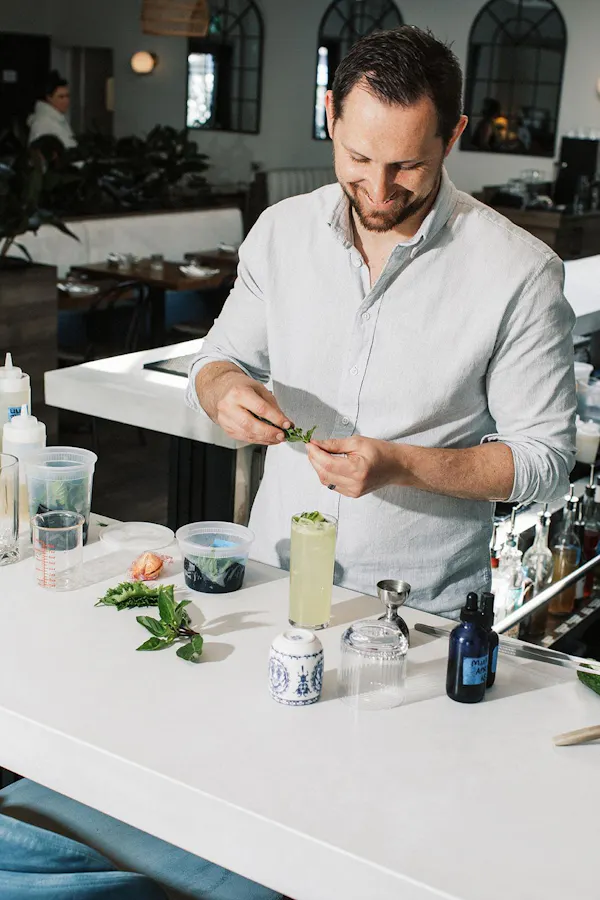 tableware, drinkware, barware, table, serveware, bottle