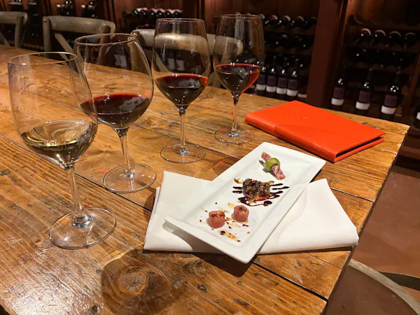 tableware, stemware, drinkware, serveware, wine glass, table