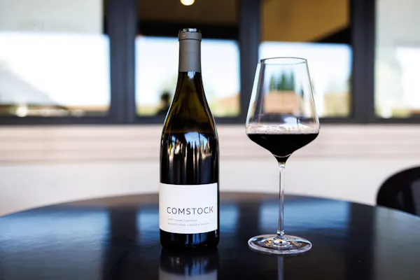 bottle, tableware, drinkware, liquid, stemware, barware