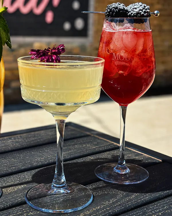 tableware, stemware, alcoholic drink, champagne glass, wine glass, classic cocktail