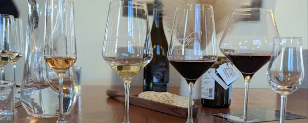 stemware, tableware, wine glass, alcoholic drink, drinkware, barware