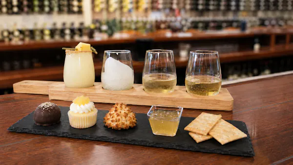 tableware, food, ingredient, serveware, alcoholic drink, drinkware