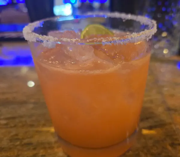 alcoholic drink, tableware, classic cocktail, cocktail, juice, liquor