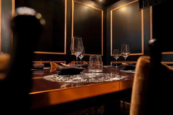 lighting, drinkware, barware, stemware, restaurant, serveware