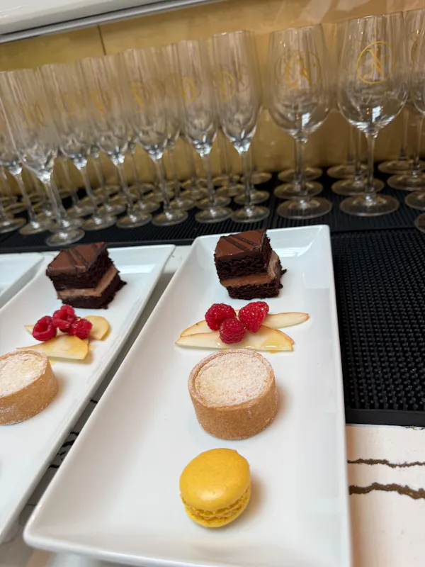 food, tableware, ingredient, serveware, dessert, dishware