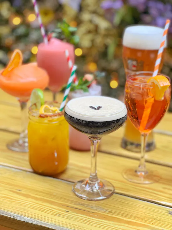 tableware, food, stemware, alcoholic drink, cocktail, drinkware