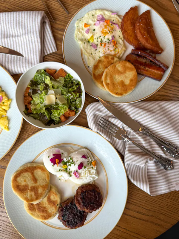 food, tableware, ingredient, dishware, plate, serveware