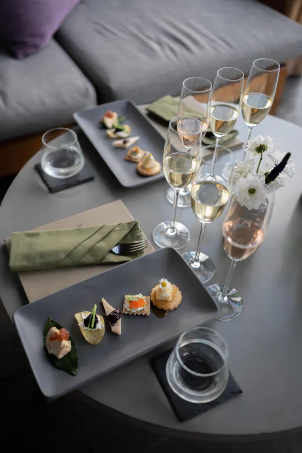 tableware, serveware, drinkware, table, stemware, dishware