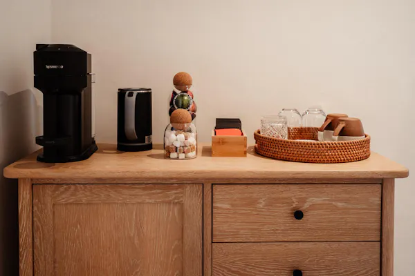 furniture, wood stain, hardwood, serveware, kitchen utensil, varnish