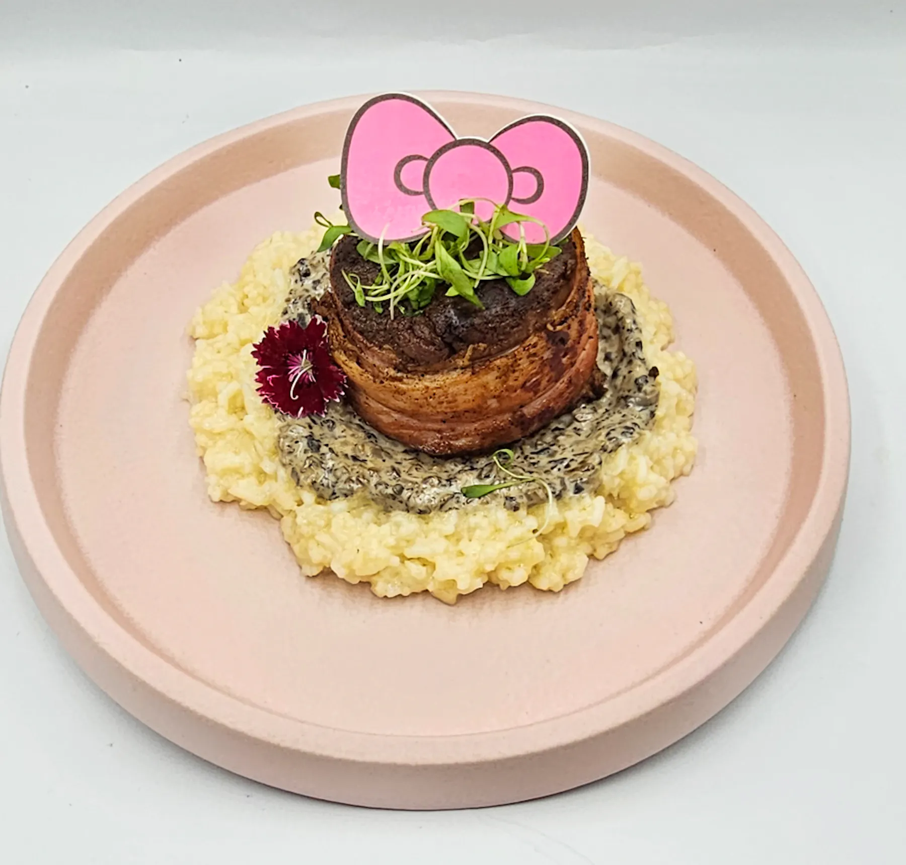 Hello kitty caf canc n canc n q r tock
