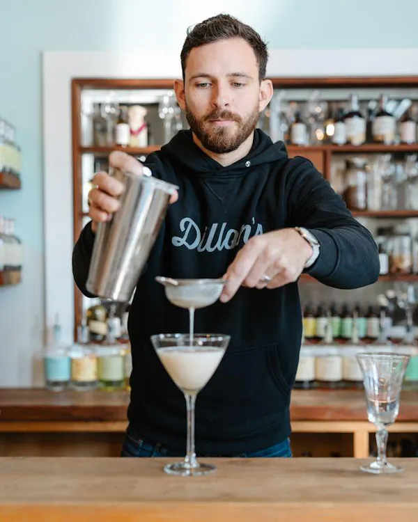 tableware, stemware, drinkware, countertop, beard, barware