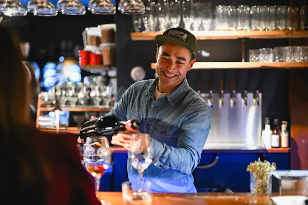 alcoholic drink, tableware, bar, barware, drinkware, liquor