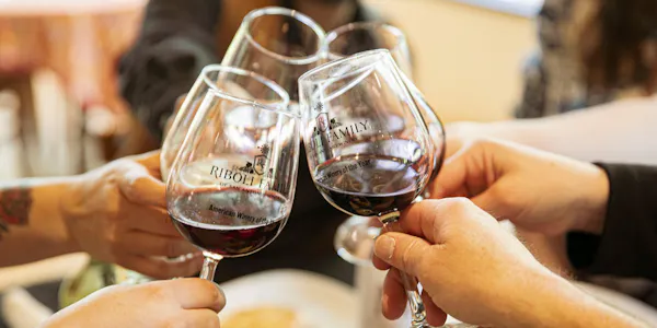 stemware, tableware, drinkware, wine glass, alcoholic drink, barware