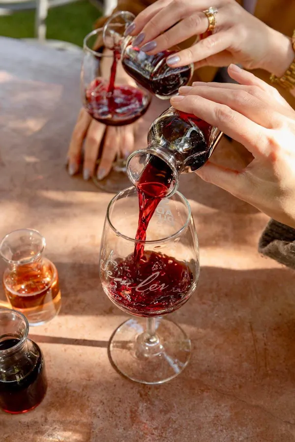 stemware, tableware, drinkware, alcoholic drink, wine glass, barware
