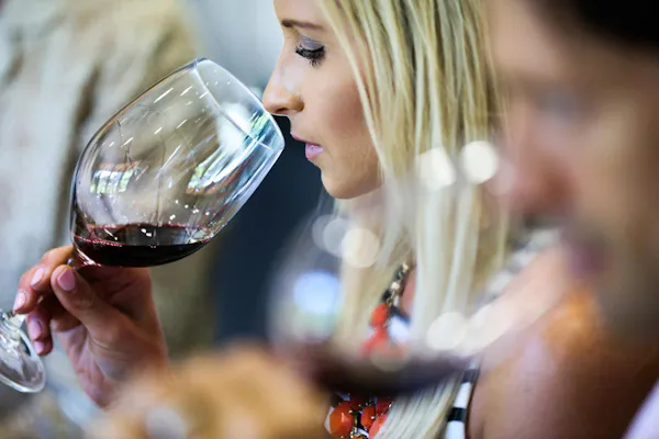 drinkware, stemware, wine, barware, grape juice, eyewear