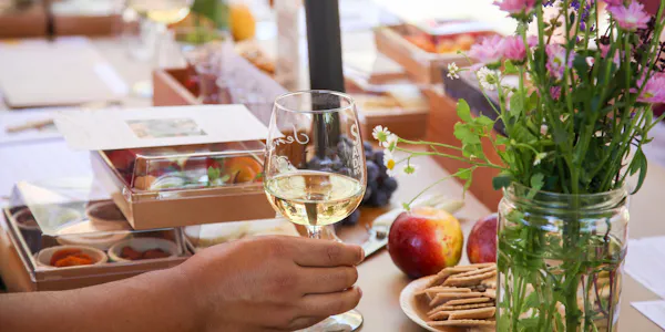 tableware, drinkware, stemware, alcoholic drink, table, barware
