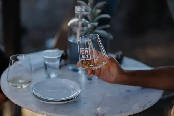 tableware, drinkware, liquid, barware, serveware, glass
