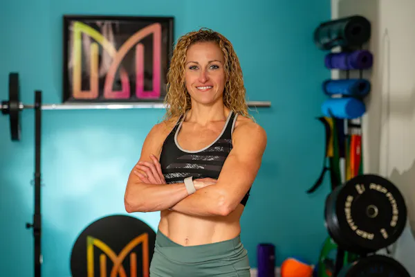 neck, physical fitness, smile, abdomen, wrist, waist