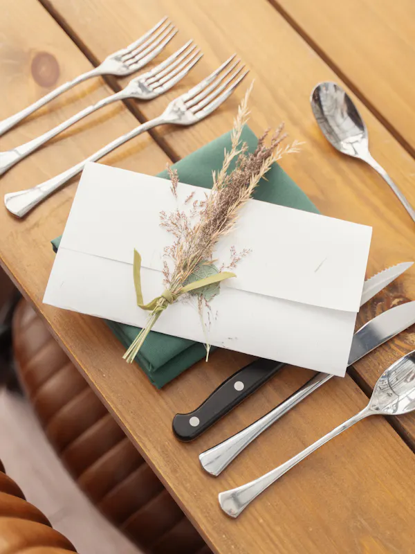 tableware, cutlery, serveware, knife, dishware, fork