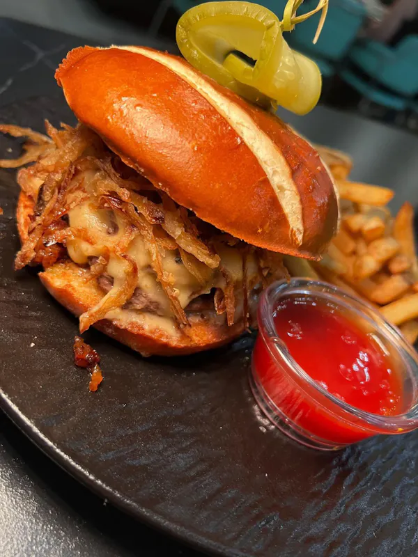 food, tableware, ingredient, fried food, bun, fast food