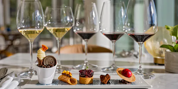 stemware, tableware, drinkware, wine glass, barware, food