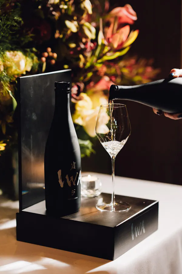 alcoholic drink, bottle, alcohol, liquid, drinkware, barware