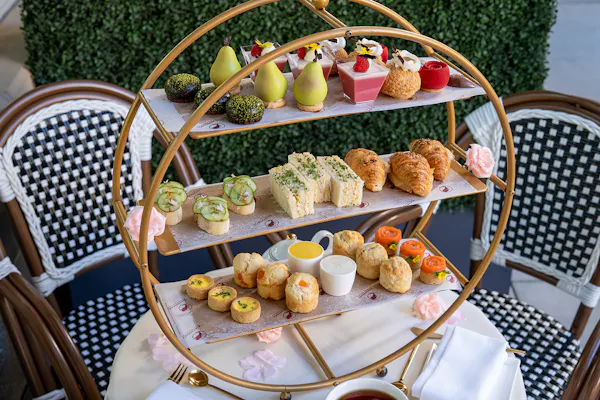 food, tableware, serveware, finger food, cake, dessert