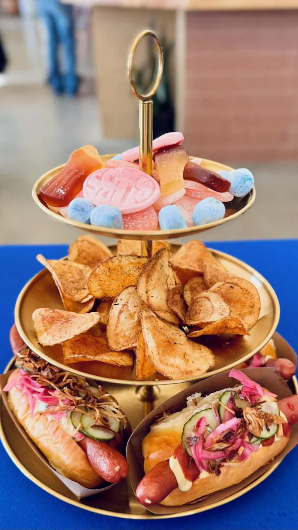 food, tableware, ingredient, finger food, fast food, dishware