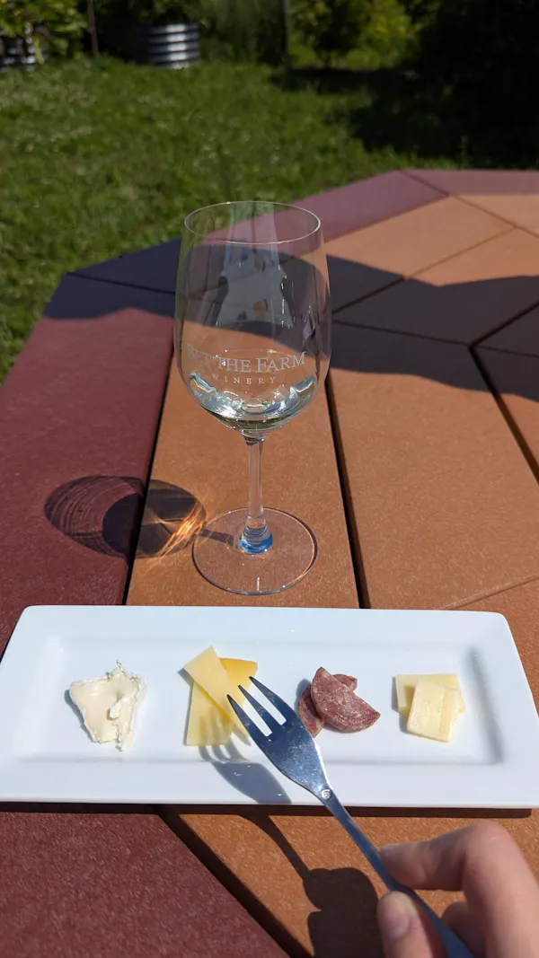 tableware, food, drinkware, serveware, alcoholic drink, stemware