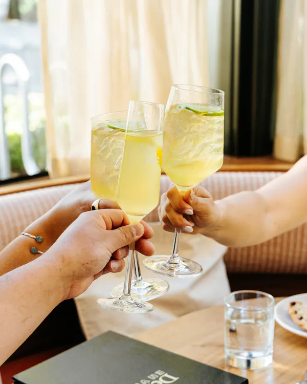 tableware, stemware, alcoholic drink, drinkware, wine glass, liquor