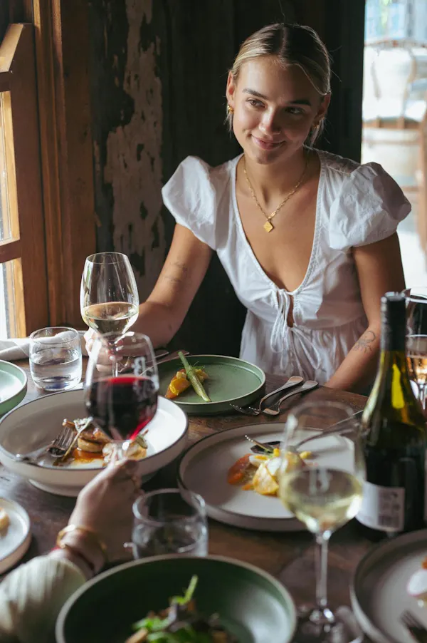 tableware, stemware, drinkware, wine glass, barware, table